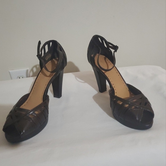 Basic Brown Heels - Picture 4 of 4